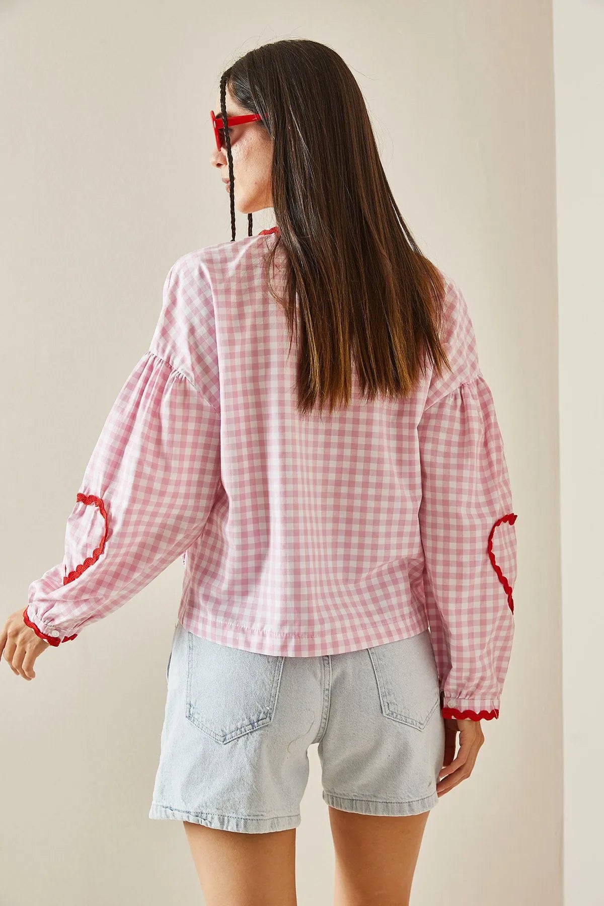 Nanja - Geruite Blouse met Striksluiting en Hartdetails