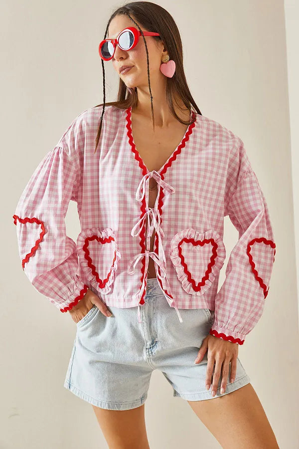 Nanja - Geruite Blouse met Striksluiting en Hartdetails