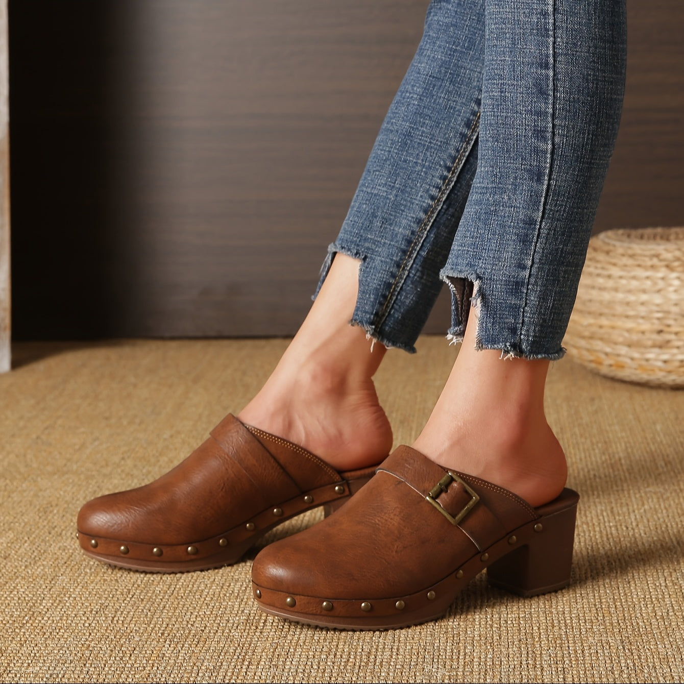 Saskia - Vegan Leren Blokhak Instap Klompen met Studs en Gesp en Anti-Slip Onderkant