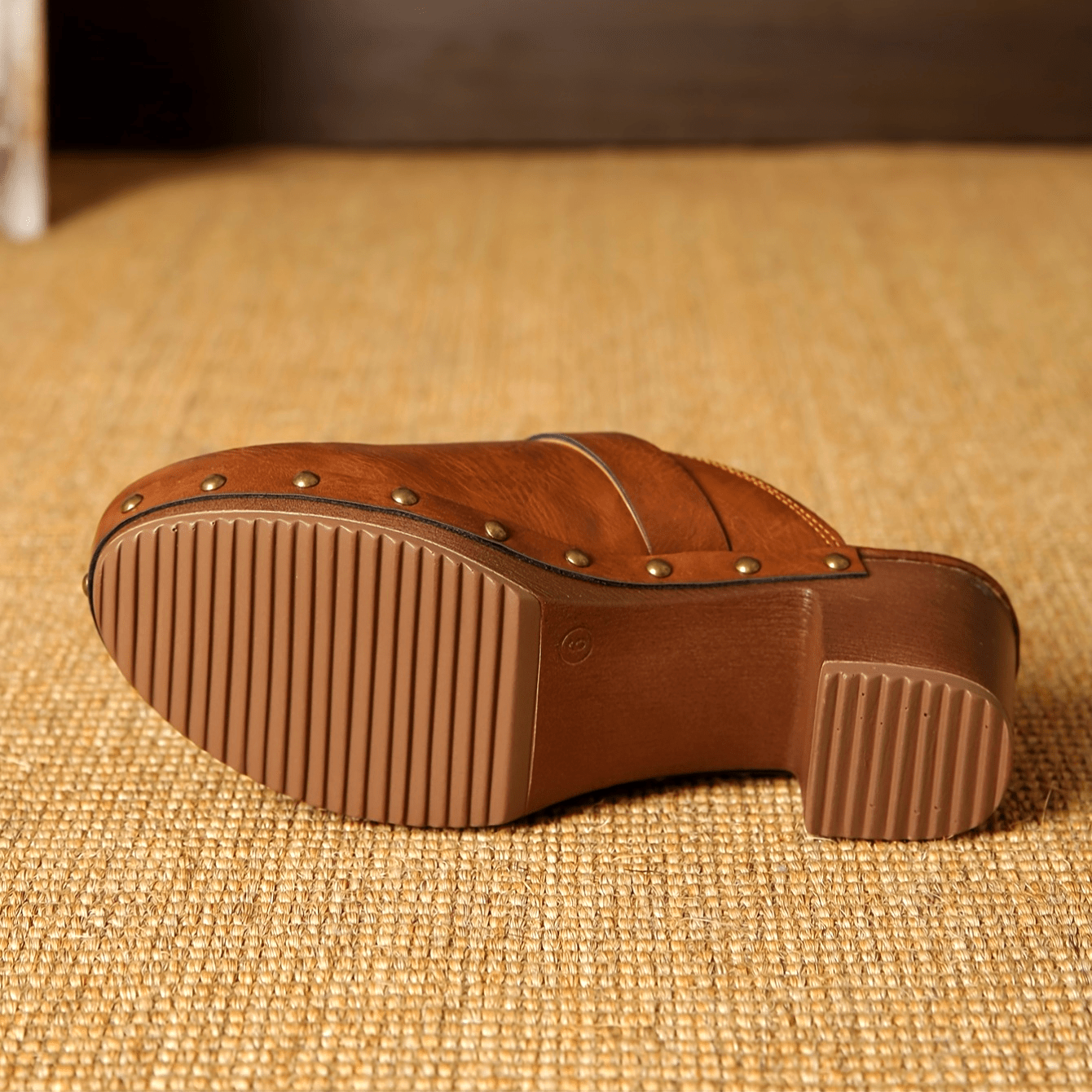 Saskia - Vegan Leren Blokhak Instap Klompen met Studs en Gesp en Anti-Slip Onderkant