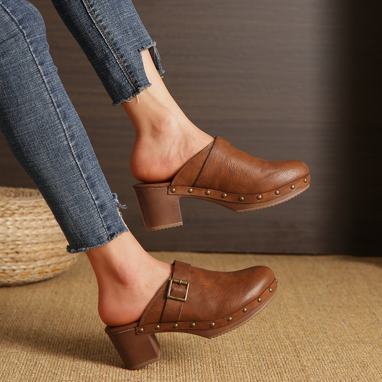 Saskia - Vegan Leren Blokhak Instap Klompen met Studs en Gesp en Anti-Slip Onderkant
