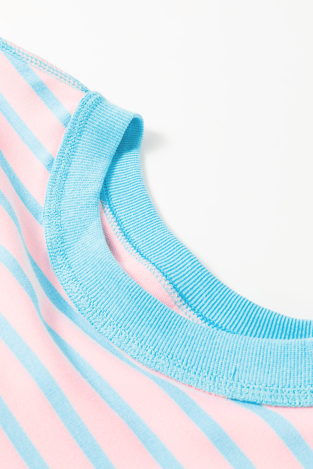 Anna - Horizontaal Gestreept Loose Fit T-shirt met Contrast Trim en Wijde Korte Mouwen
