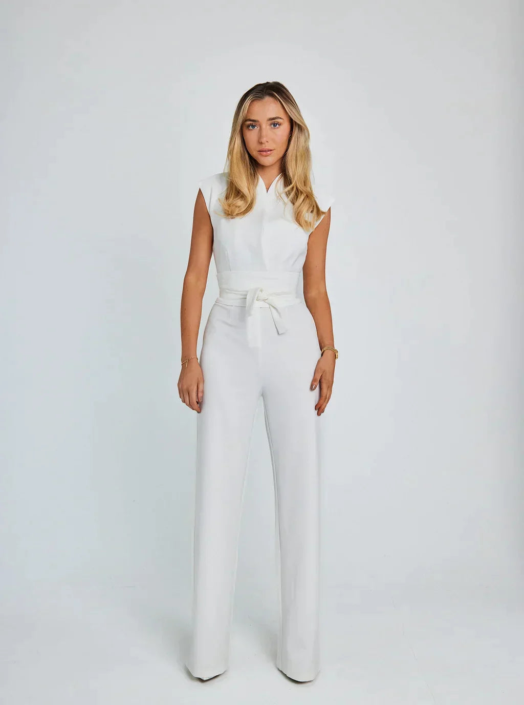 Olivette - Mouwloze jumpsuit met ceintuur en wijde pijpen