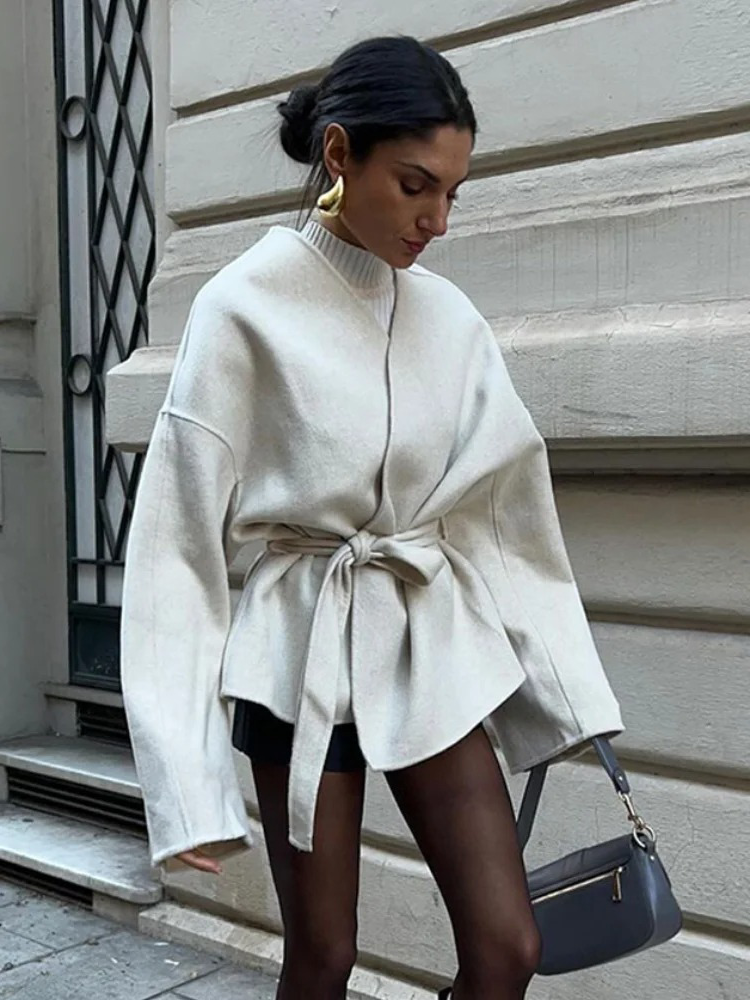 Iris - Wikkelvest voor Dames | Stijlvol Vest voor Vrouwen | Wrap Cardigan met Riem in Beige Lichtgrijs