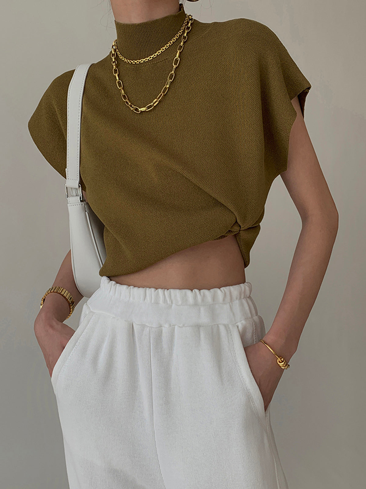 Chloe – Mouwloze Gebreide Top met Hoge Hals