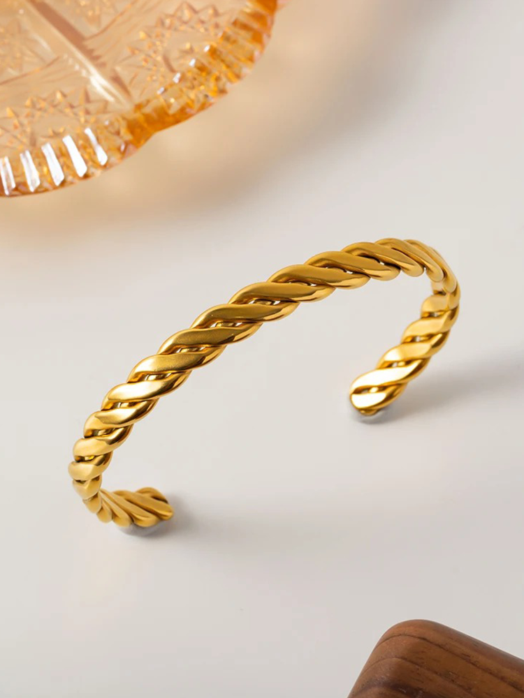 Hendrika - Blanche Cubaanse Gedraaide Armband Goud
