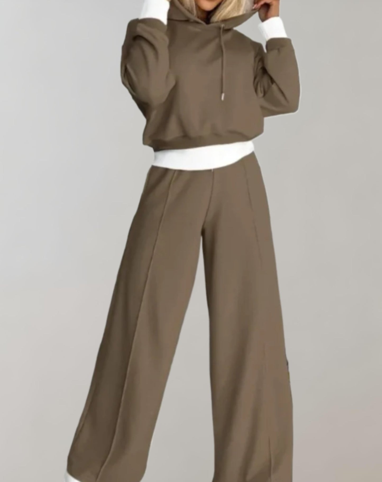 Selma - Tweedelig set met capuchon en wijde broek.