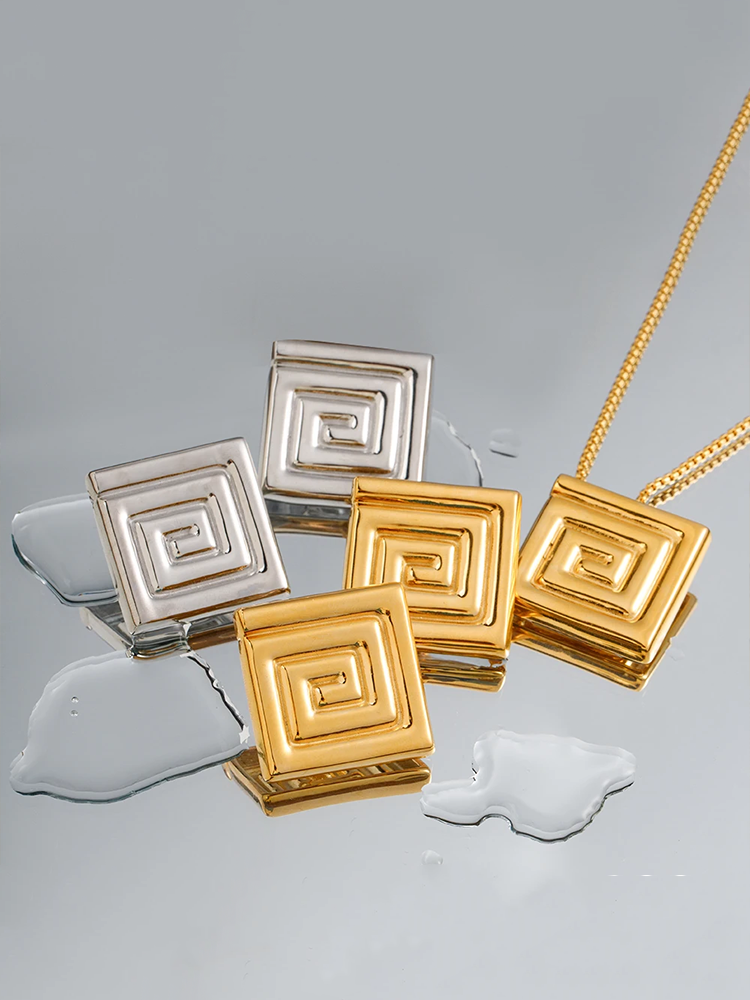 Bente - Vierkante Geometrische Statement Oorbellen Zilver