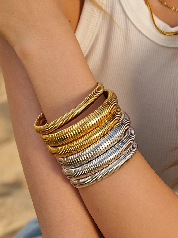 Isolda - Brede Snake Armband Stretch Goud