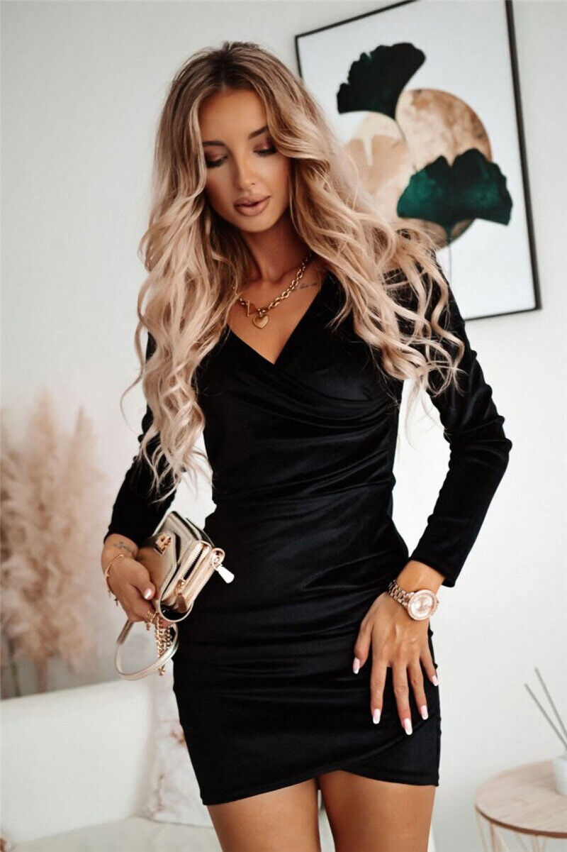 Imke Velvet Party Dress | Lange mouwen is een must-have voor dit seizoen