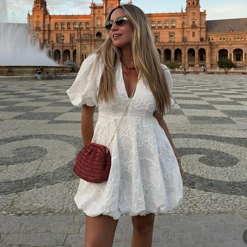 Philomijn - Elegante witte mini jurk met pofmouwen