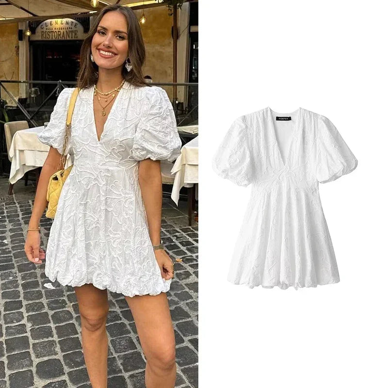 Philomijn - Elegante witte mini jurk met pofmouwen