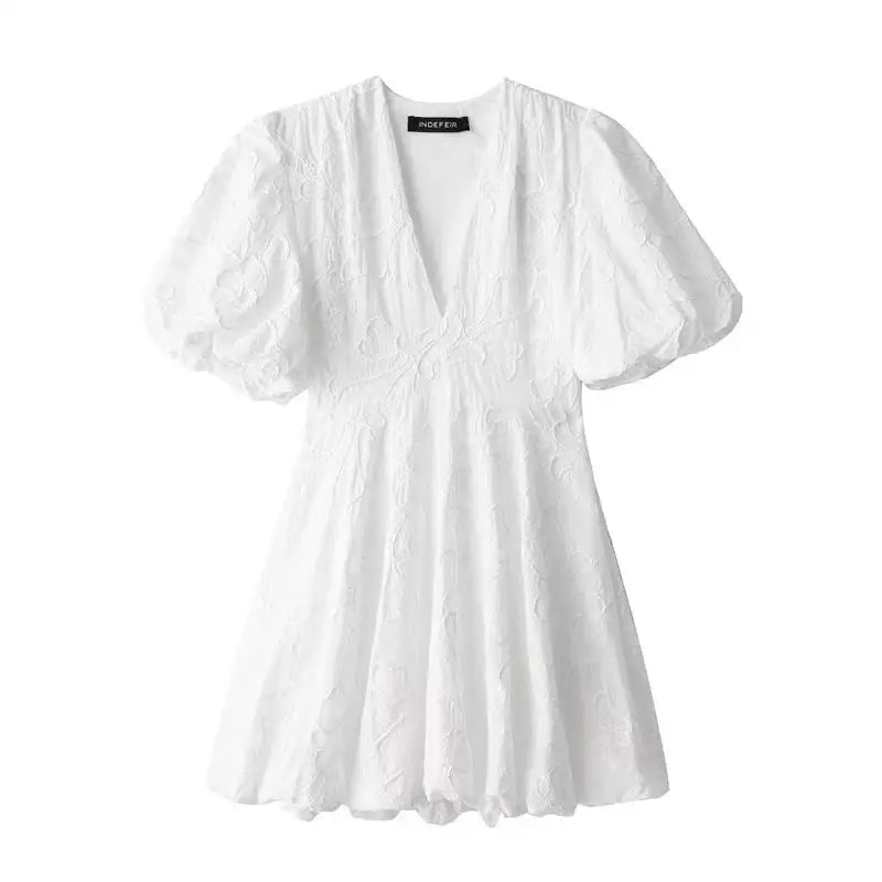 Philomijn - Elegante witte mini jurk met pofmouwen