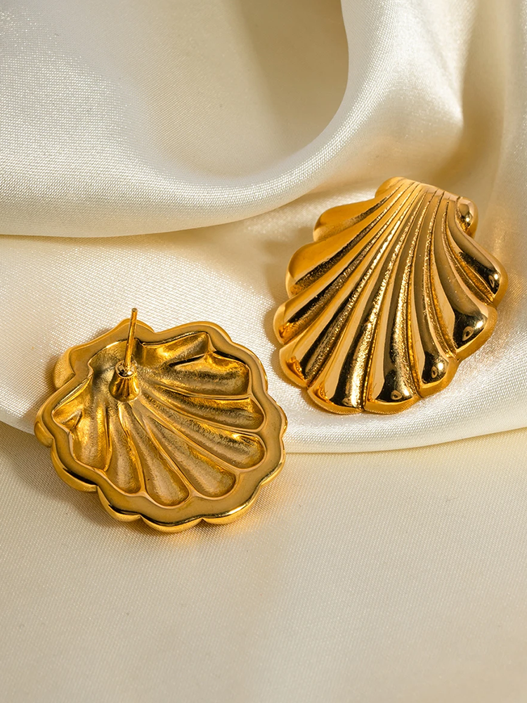 Ditte - Statement Schelp Oorbellen Goud