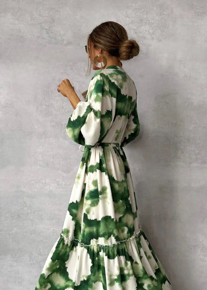 Julia - Elegante Groene Maxi Jurk met Bloemen Patroon V-Hals Lange Mouwen Knoopjes en Tailleband