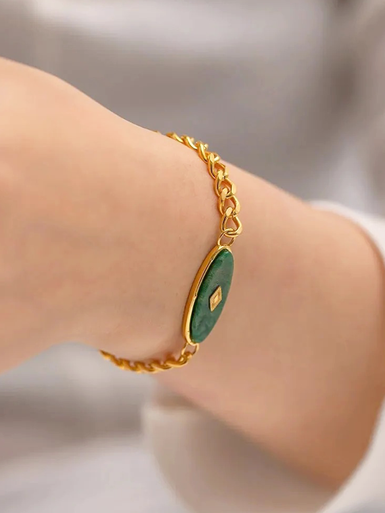 Geertje - Yvonne Groene Natuursteen Armband met Gouden Steen