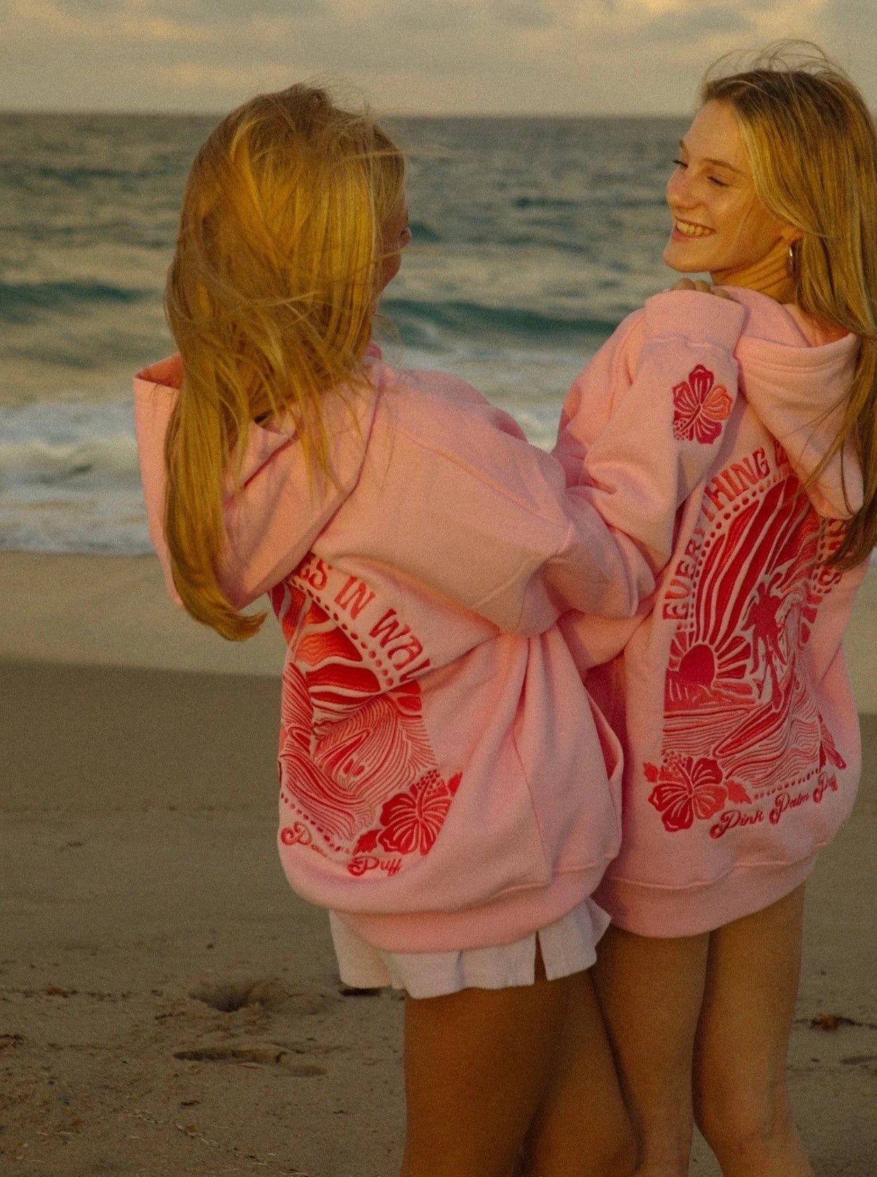 Sara - Oversized Sunset Hoodie met Boorduur en Capuchon