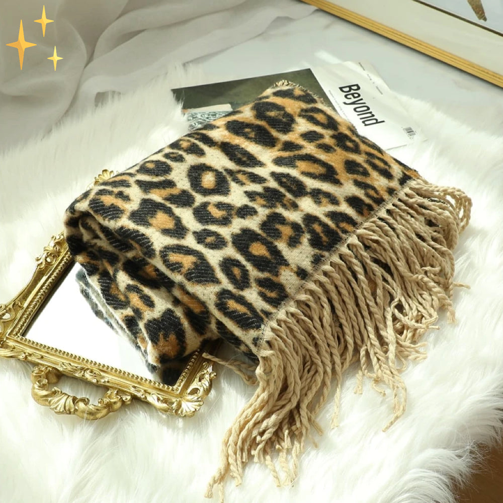 Christa - Luxe Gebreide Sjaal met Leopard Print