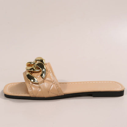 Carny - Gouden glamour, Luxe beige slippers met gouden kettingaccenten