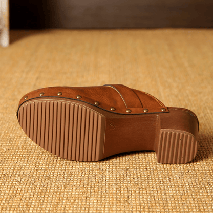 Saskia - Vegan Leren Blokhak Instap Klompen met Studs en Gesp en Anti-Slip Onderkant
