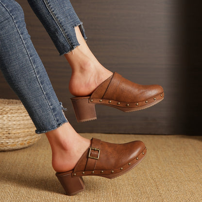 Saskia - Vegan Leren Blokhak Instap Klompen met Studs en Gesp en Anti-Slip Onderkant
