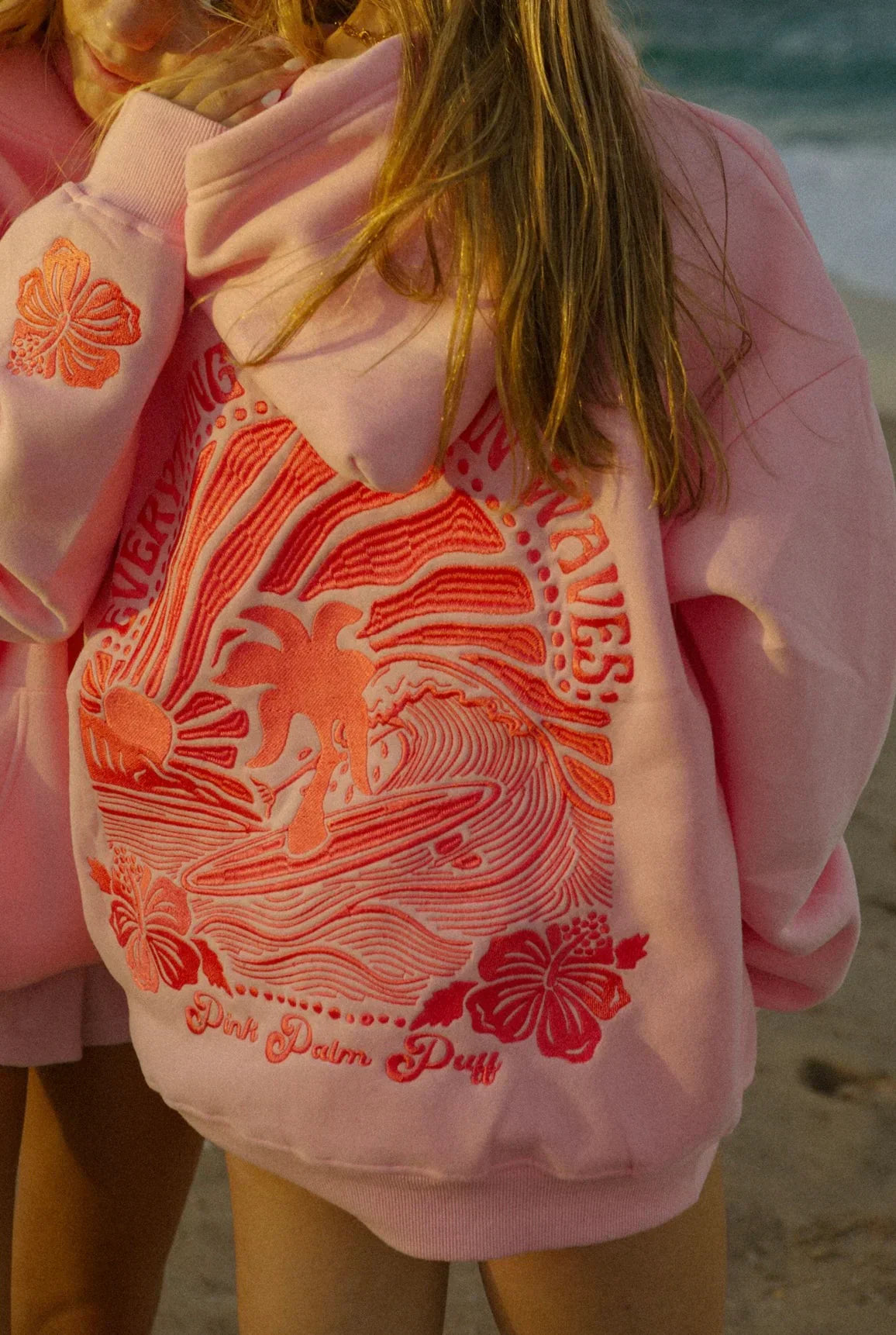Sara - Oversized Sunset Hoodie met Boorduur en Capuchon