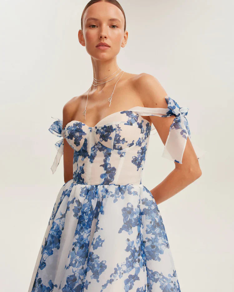 Alora - Blauwe Organza Midi Jurk Met Hortensiamotief