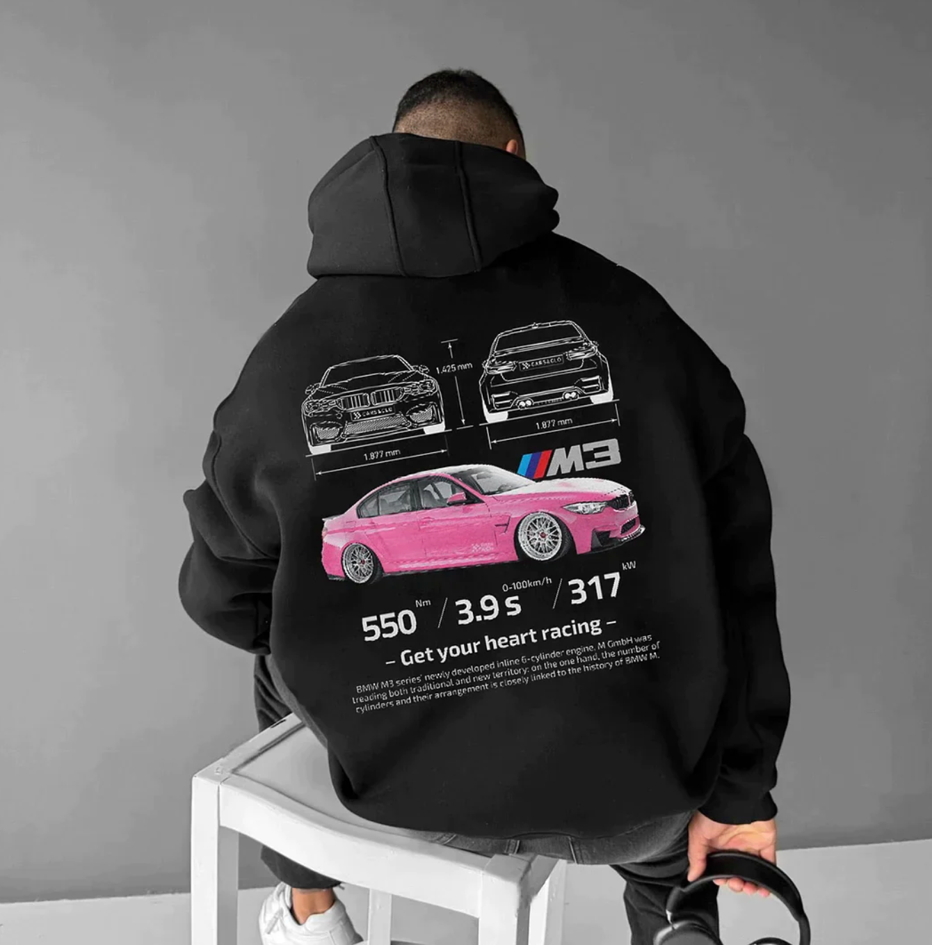 Vince - Stijlvolle Hoodie met Auto-Print en Moderne Grafische Elementen