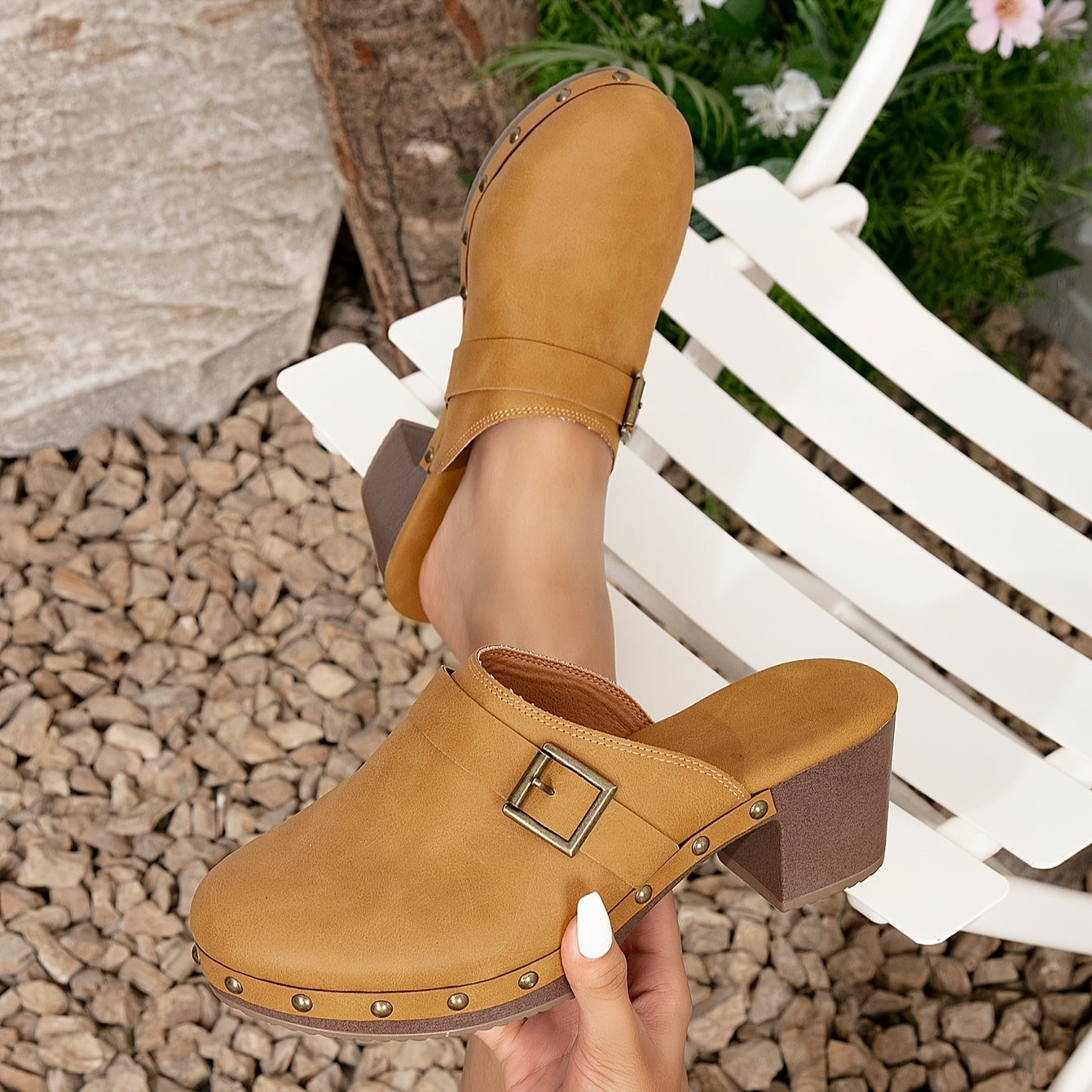 Saskia - Vegan Leren Blokhak Instap Klompen met Studs en Gesp en Anti-Slip Onderkant