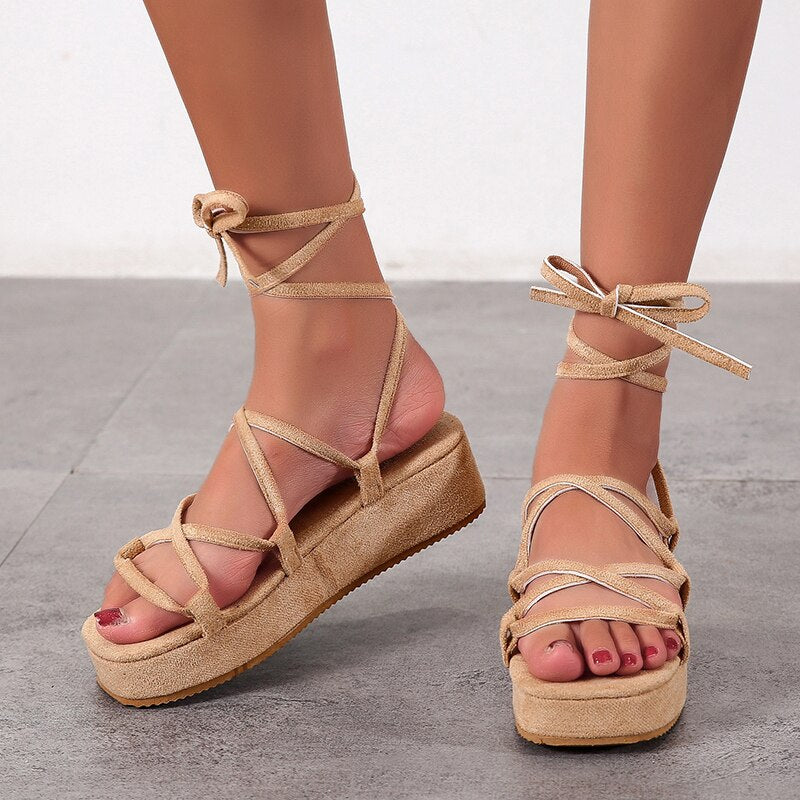 Jacey - Zonsondergang Strides, Golden Sand Suede Lace-Up Platform Sandalen