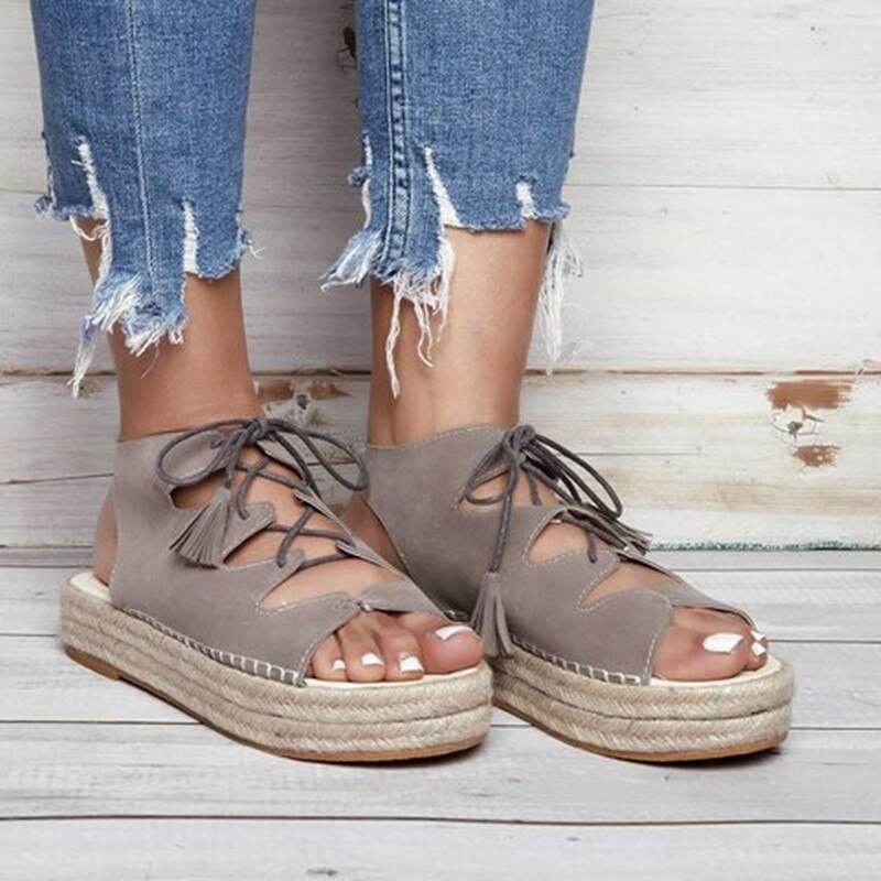 Jocelyn - Coastal Chic, Zachte, aqua suède espadrilles met lace-up ontwerp